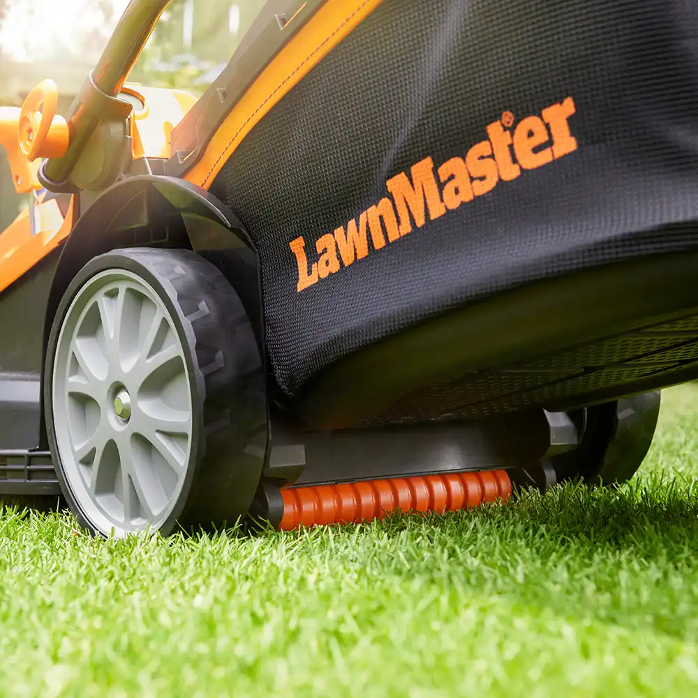 LawnMaster 37cm Blade for LawnMaster 1600W 37cm Electric Lawn Mower - Image 5