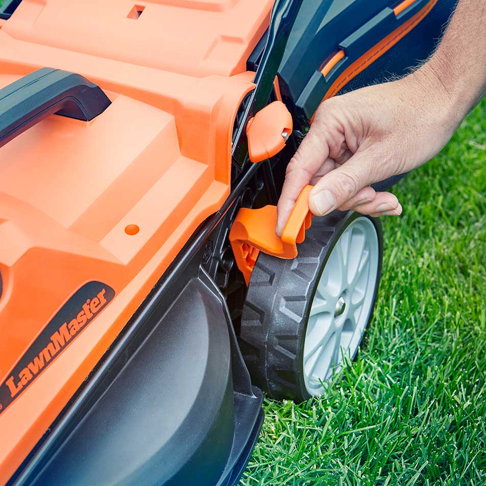 LawnMaster MX 24V 34cm | Cordless Lawn Mower with Spare Battery - Image 4