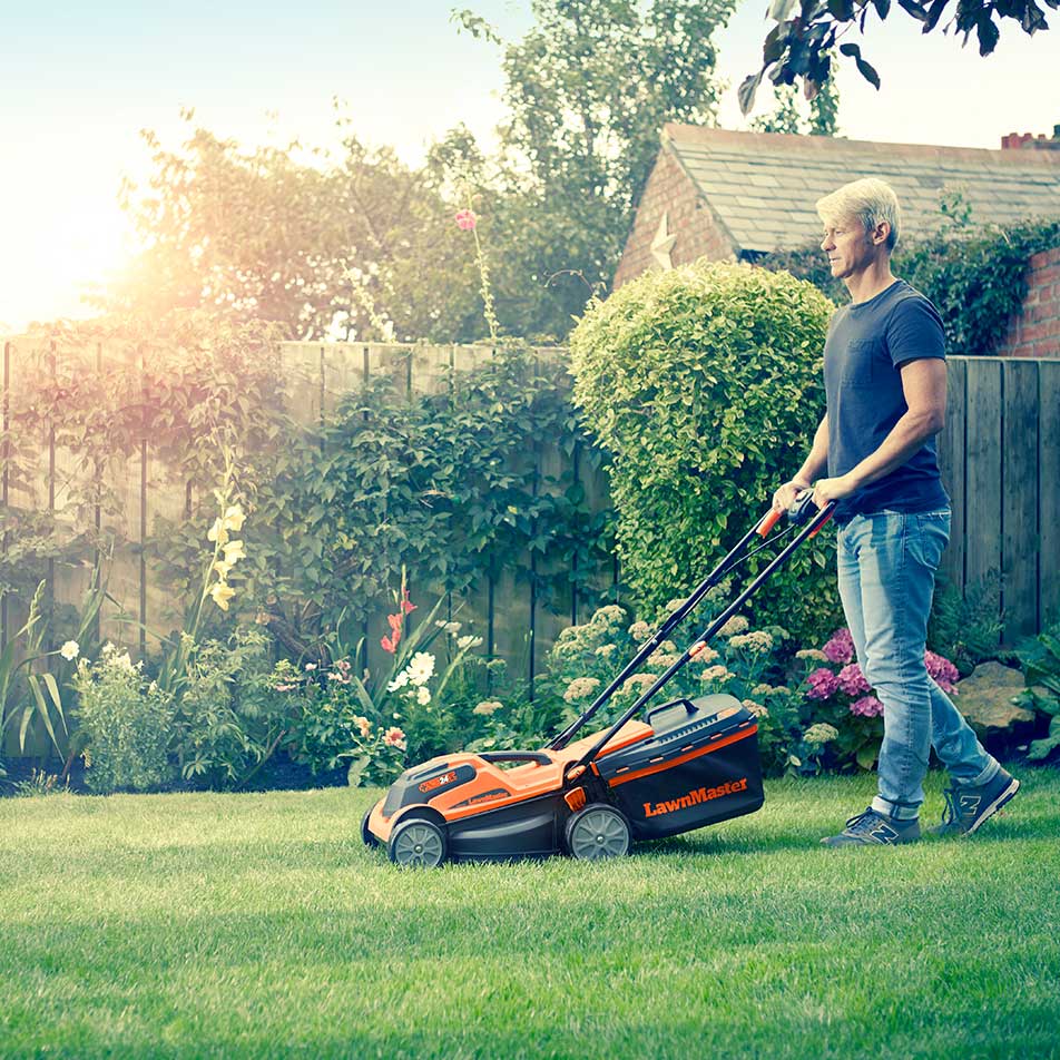 LawnMaster MX 24V 34cm | Cordless Lawn Mower with Spare Battery - Image 6