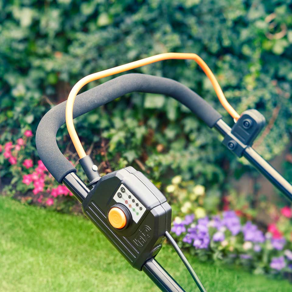 LawnMaster 48V 41cm | Cordless Lawn Mower with Spare Batteries - Image 10