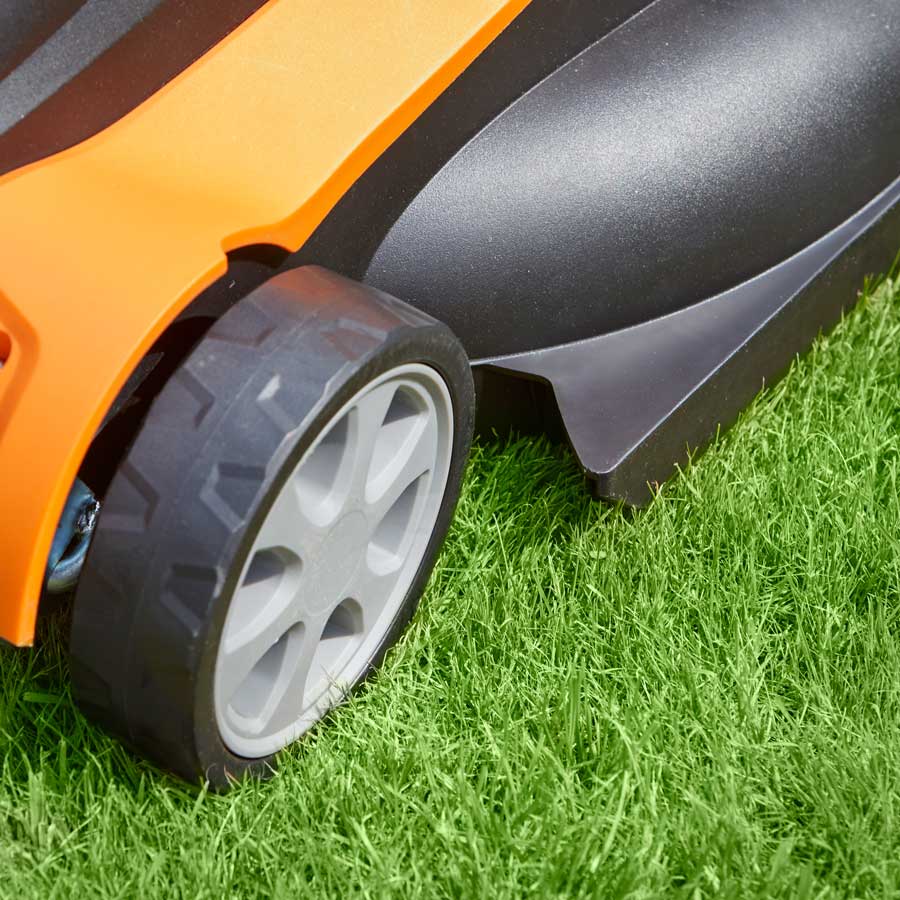 LawnMaster 48V 41cm | Cordless Lawn Mower with Spare Batteries - Image 12