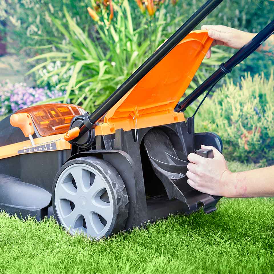 LawnMaster 48V 41cm | Cordless Lawn Mower with Spare Batteries - Image 8