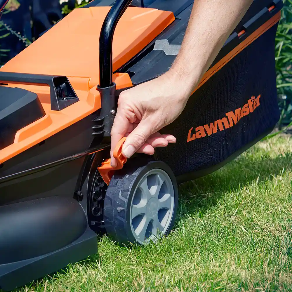 LawnMaster MX 24V 32cm | Cordless Lawn Mower - Image 6