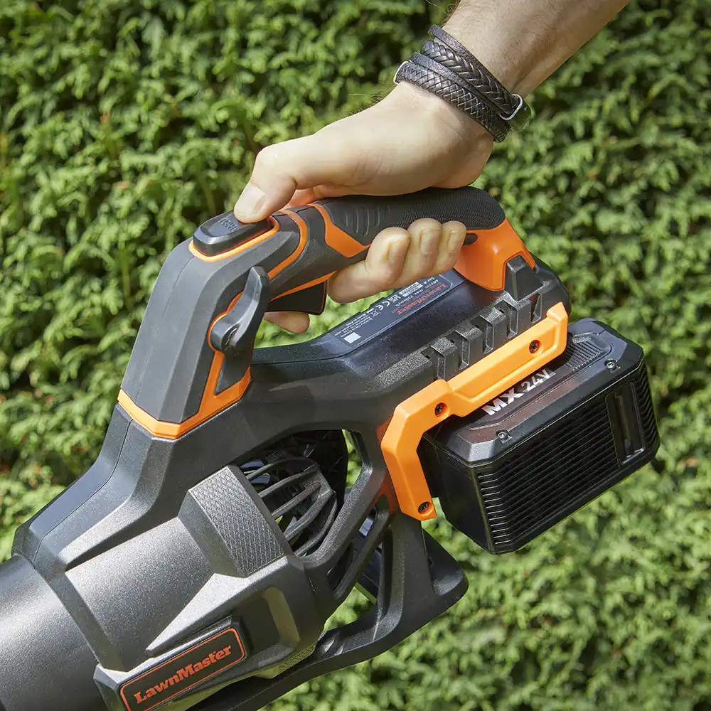 LawnMaster 48V Axial Cordless Leaf Blower | With Batteries - Image 5